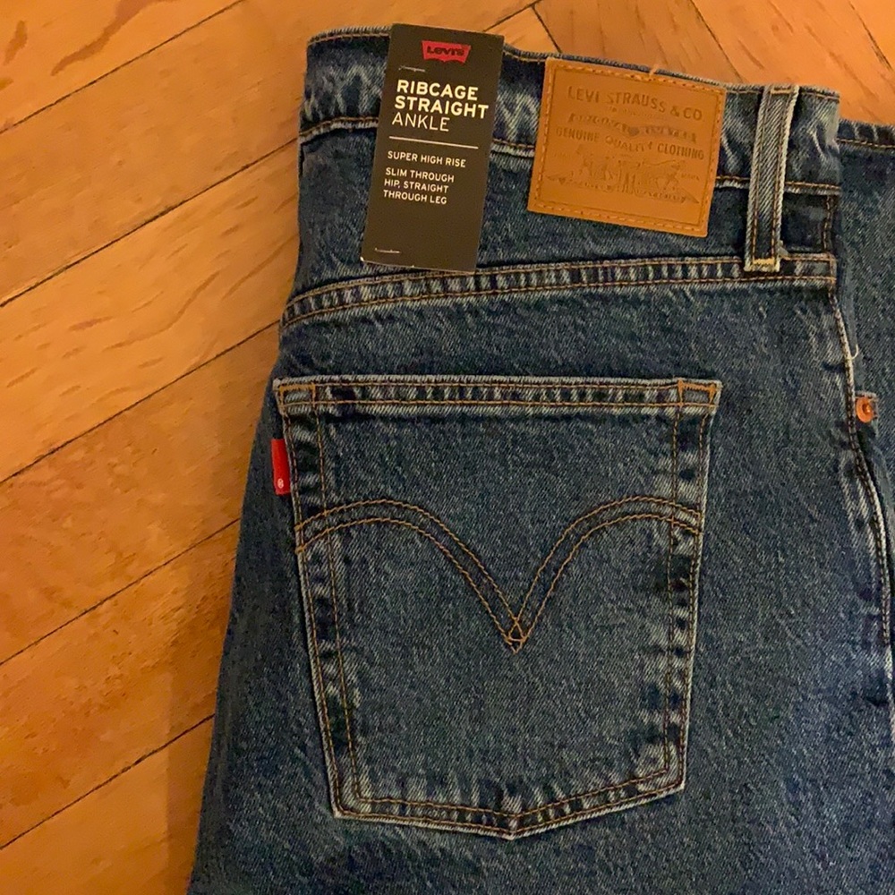 Levi’s ribcage straight ankle NWT